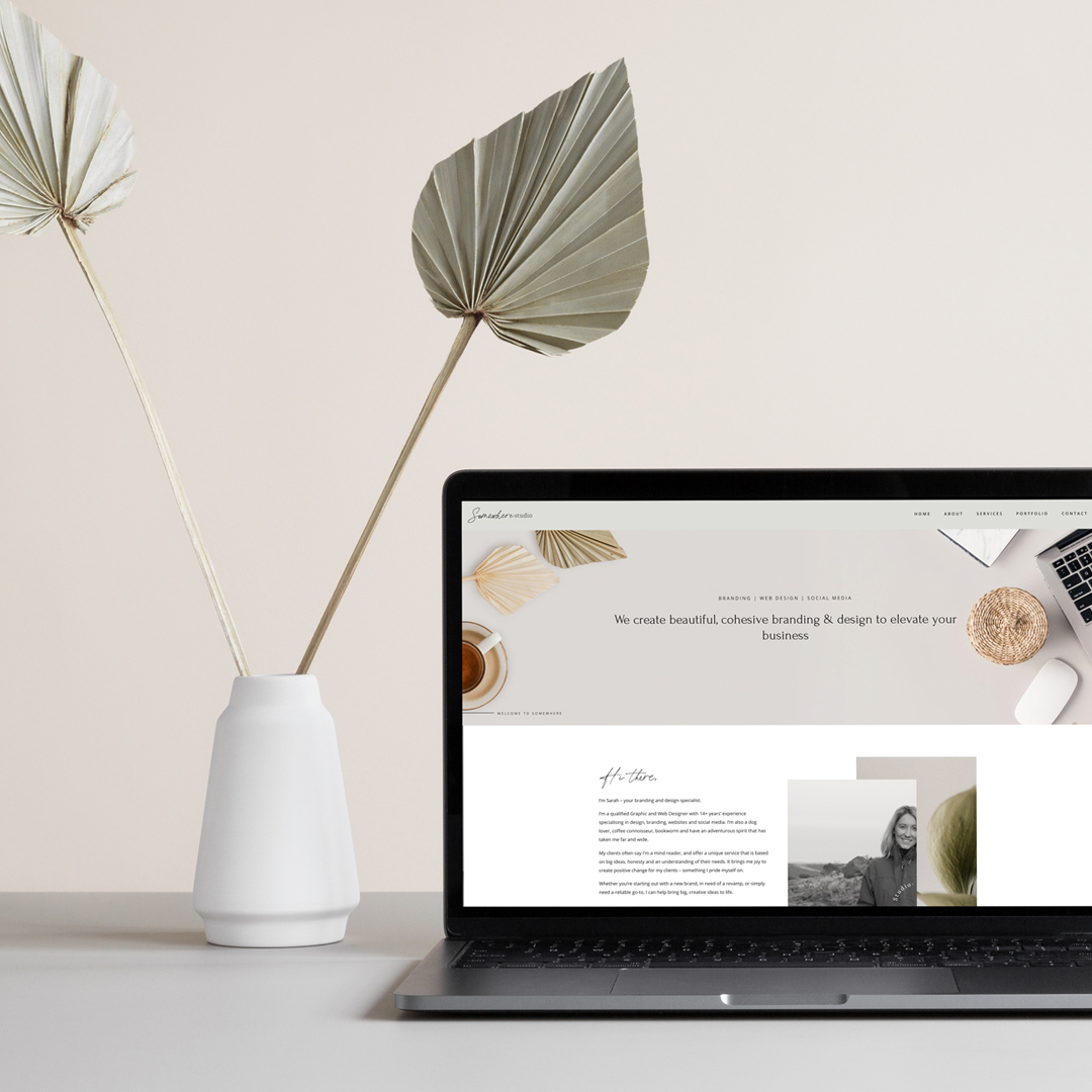 Image of laptop on desk with vase and flowers